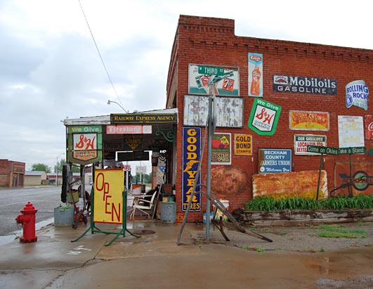 GMA's Kate Snow and her sister take a trip along old Route 66