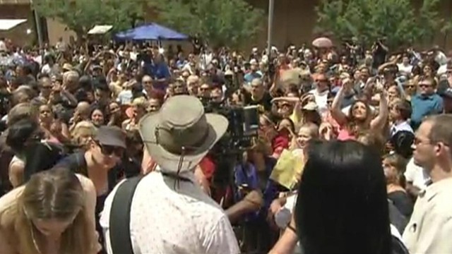 Video: Jodi Arias Guilty of First Degree Murder: Courthouse Crowd Cheers