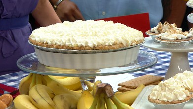 PHOTO: Elizabeth Karmel whips up a banana cream pie for "Good Morning America."