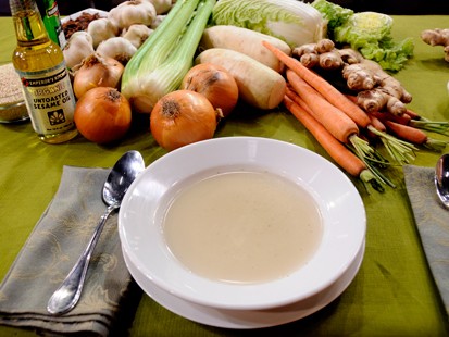 PHOTO "The Elements of Life: A Contemporary Guide to Thai Recipes and Traditions for Healthier Living," Su-Mei