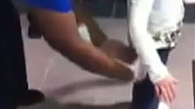 PHOTO: Parents of 6-Year-Old Girl Pat Down at Airport Want Procedures Changed