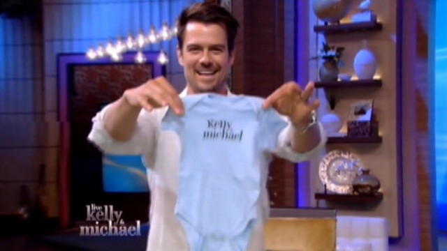 VIDEO: Actor reveals his babys gender on "LIVE with Kelly and Michael."