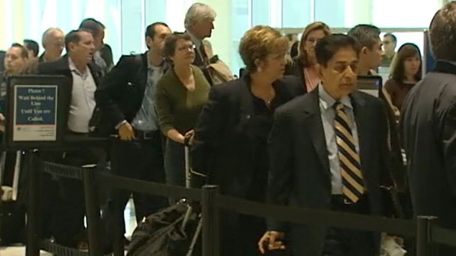 VIDEO: Thanksgiving travelers face possible security gridlock at airports.