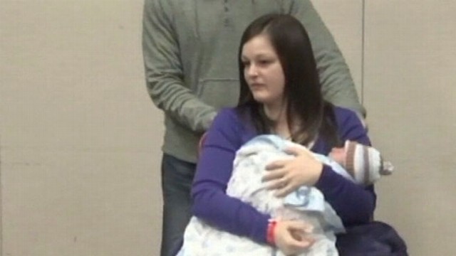 VIDEO: Mother Gives Birth in Hospital Elevator