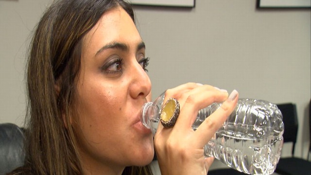 VIDEO: 42-year old Sarah Smith claims drinking water helped take 10 years off her face.