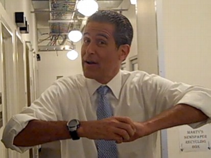 VIDEO: How to prevent a pregnant woman or obese person from choking.