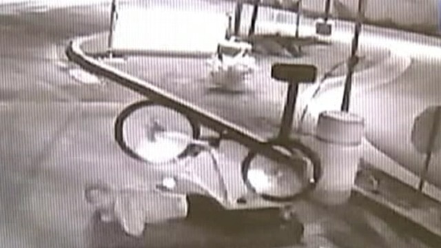 VIDEO: Video captures Oklahoma mans face-plant as he attempts to steal a bike.