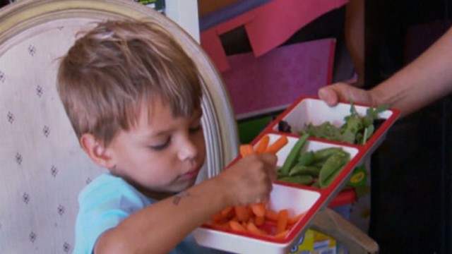 VIDEO: Dietician and mother of two Maryann Jacobsen explains letting her children control their portions.