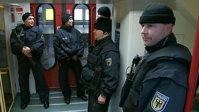 VIDEO: U.S. and European security officials scramble to stop an expected terror attack.