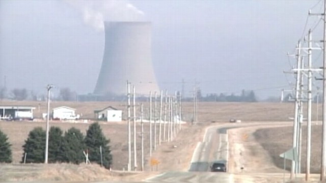 VIDEO: U.S. intelligence report says extremists have "obtained insider positions."