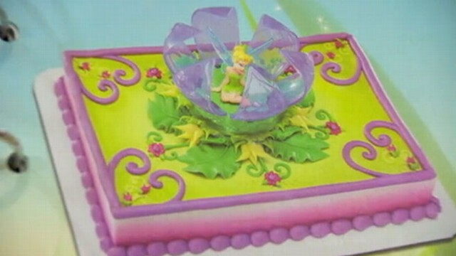 GMA VIDEO: Birthday Cake Attacked in Courthouse