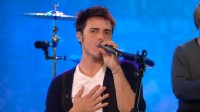 VIDEO: Kris Allen performs a song of his new album.