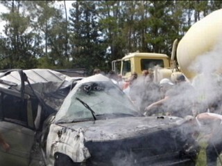 Watch: Good Samaritans Save Sisters Trapped in Burning Car