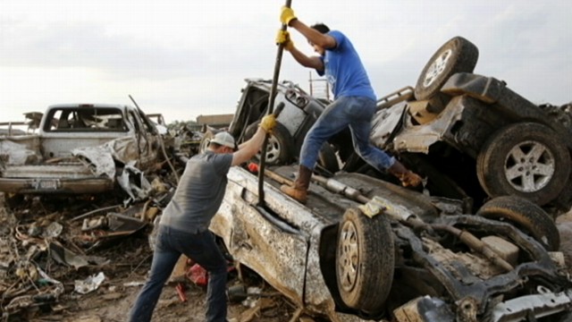 Video: Oklahoma Tornado Leaves Behind Mangled Heaps