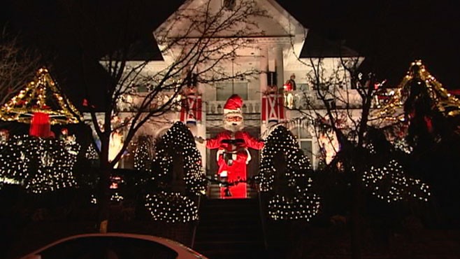 Dyker Heights Holidays Lights Draw Crowds at Christmas