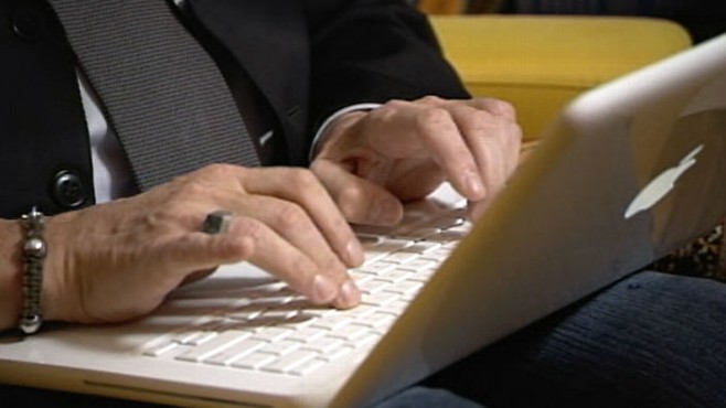 VIDEO: Juju Chang looks at the rising trend of publicizing affairs on social networks.