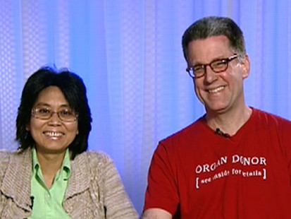VIDEO: Stranger Donates Kidney to Grocery Store Clerk