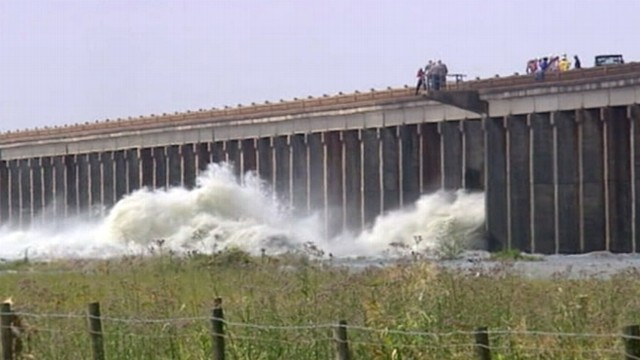VIDEO: Louisiana town expected to be swallowed up by 15 feet of floodwater.