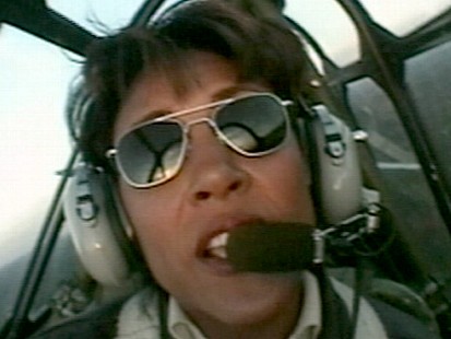 VIDEO: The "GMA" anchor lives her dream of flying with hero pilot Chesley Sullenberger.