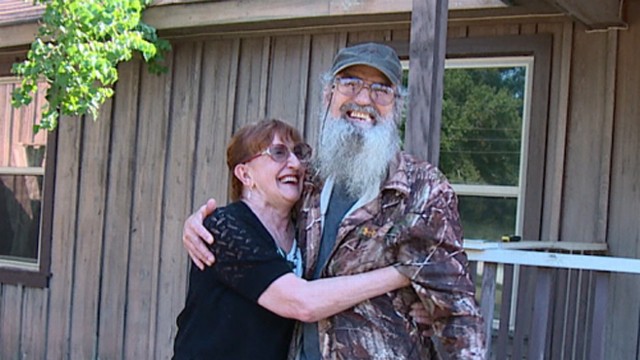 Duck Dynasty New Season Uncle Si Takes You Behind The Scenes Video