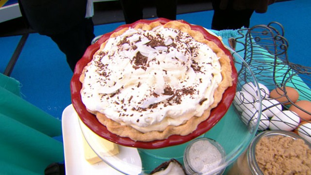 VIDEO: America chose its favorite pie recipe in chefs "Pie in Emerils Eye" contest.