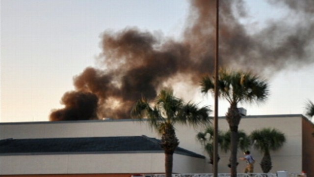 VIDEO: An experimental plane created a horrifying scene at a Florida grocery store.