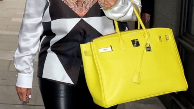 VIDEO: Victoria Beckhams big signature bags cited for trend that results in shoulder problems.
