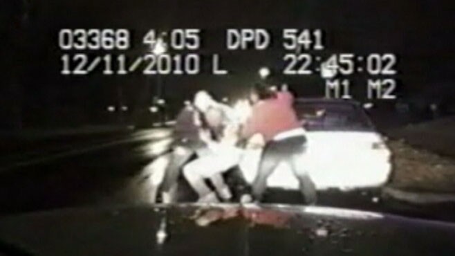 VIDEO: Good Samaritan Helps a Police Officer