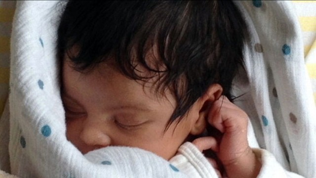 VIDEO: Fans get a surprise when images of Jay Z and Beyonces baby appear online.