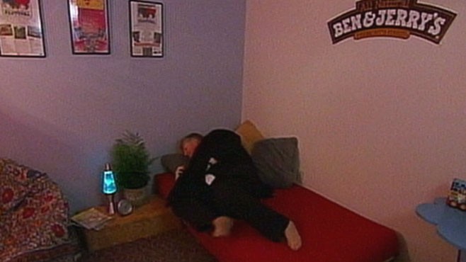 VIDEO: Some companies allow workers to take power naps to boost energy, productivity.