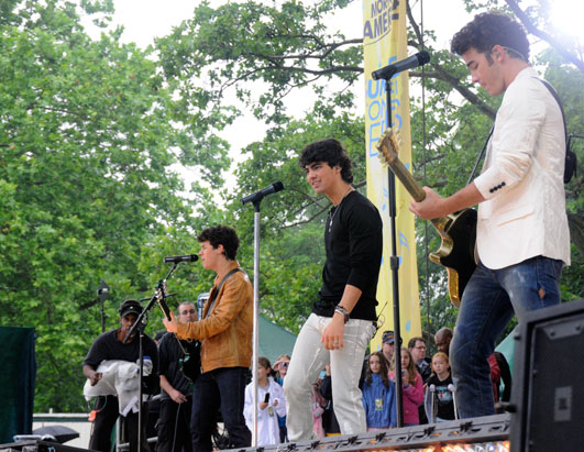 Photo: GMA Jonas Brothers Concert