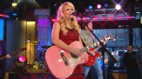 VIDEO: Mirand Lambert performs "Only Prettier."