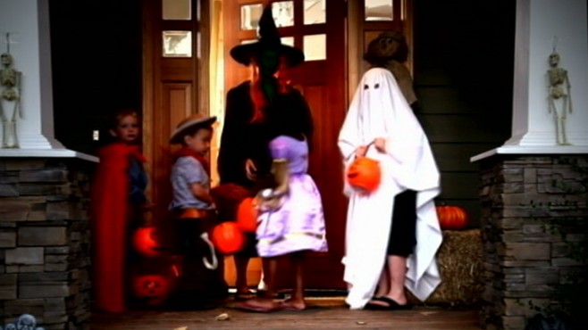 VIDEO: By wearing reflective lights and bright colors kids can avoid car accidents.