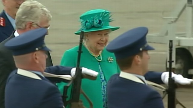 VIDEO: Dublin police diffuse bomb just hours before Queen Elizabeths arrival.