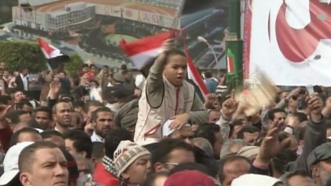 VIDEO: As pressure mounts for Mubarak to step down, all of Egypt feels the effects.