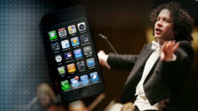 VIDEO: Audience shocked after New York Philharmonic conductor takes issue with phone.