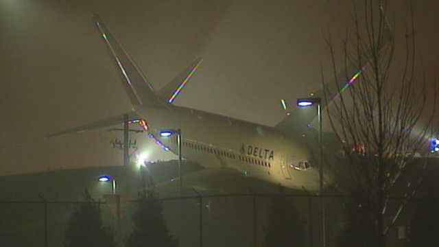 VIDEO: Plane Veers Off Taxiway at Atlanta Airport