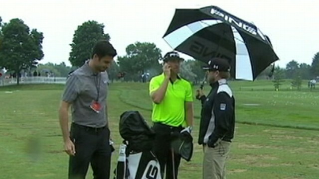 VIDEO: Hunter Mahan was poised to win the RBC Canadian Open when he got a very important phone call.