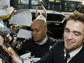 Watch: Robert Pattinson Surfaces on 'Daily Show'