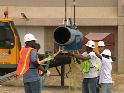 The "GMA" anchor talks about Mississippi employment with Gov. Haley Barbour.