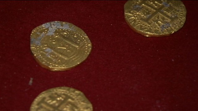VIDEO: The Schmitt family found nearly a half million dollars worth of riches off the east coast of Florida.