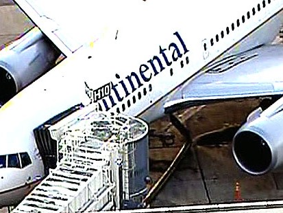 VIDEO: Continental flight diverted to Miami because of injuries caused by turbulence.