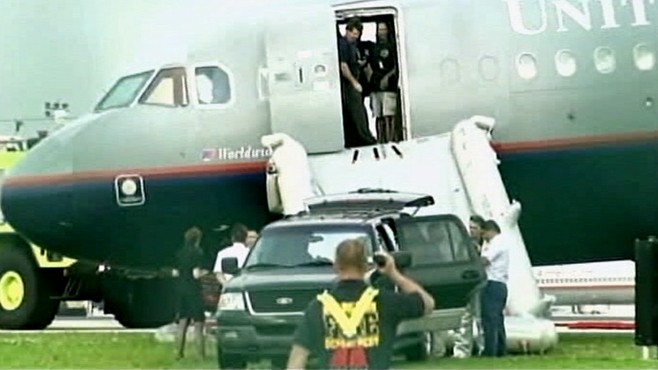 VIDEO: Smoke on an airbus jet compels pilots to make an emergency landing.