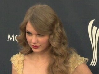 Watch: Taylor Swift, Conor Kennedy Romance Reportedly Over