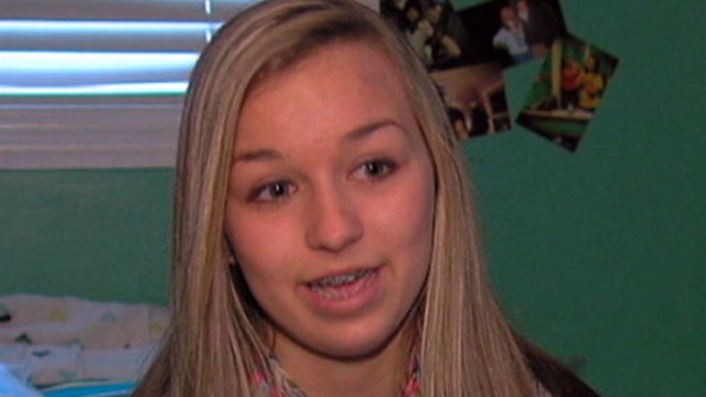 VIDEO: Chloe Symngton hid under her bed and called 911 as men broke into her house.