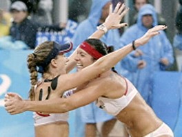 A picture of Misty May-Treanor and Kerri Walsh after winning a volleyball match.