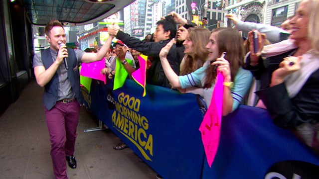 Video: Olly Murs Lifts Times Square With Hit Song Troublemaker