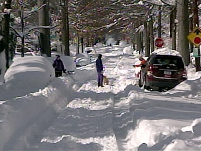 VIDEO: Washington, D.C. digs out from a snowstorm and rains trigger mudslides in Cali.