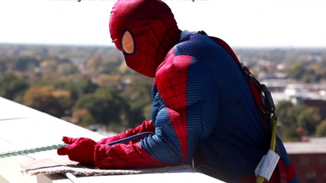 VIDEO: Window Washers Surprise Childrens Hospital Patients