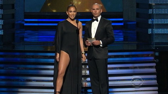 VIDEO: Jennifer Lopez jokes about wardrobe memo while presenting at awards show.